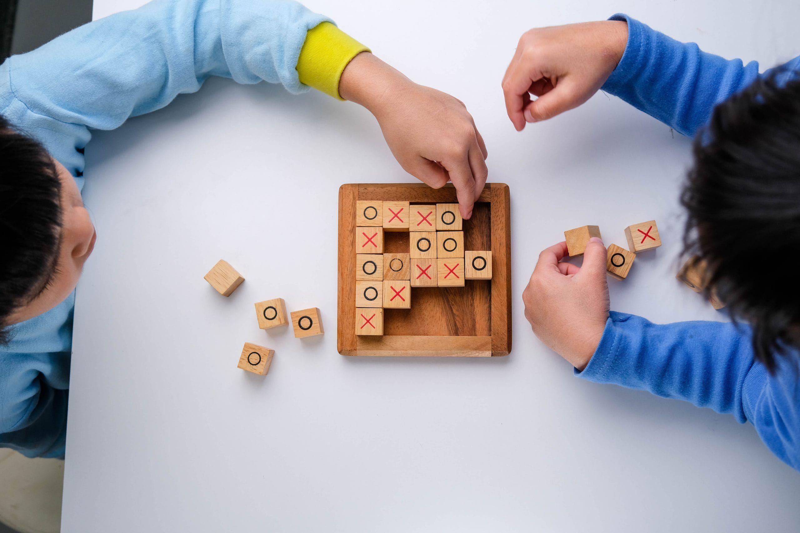 two kids playing tic-tac-toe