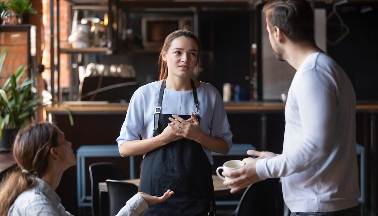 pros and cons of being a waitress
