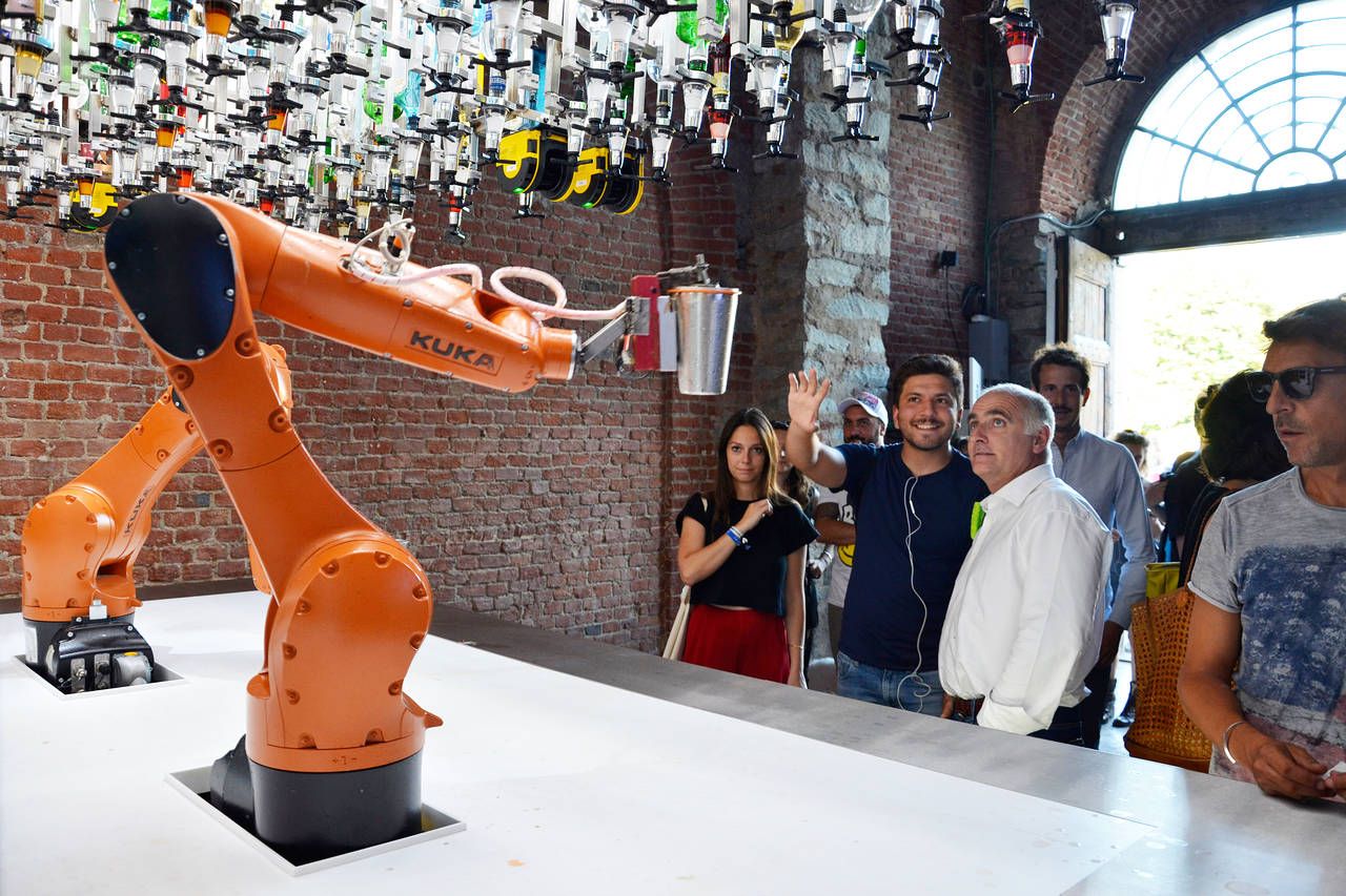 Makr Shakr robot