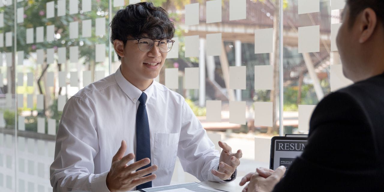 how to answer difficult customer interview question main photo